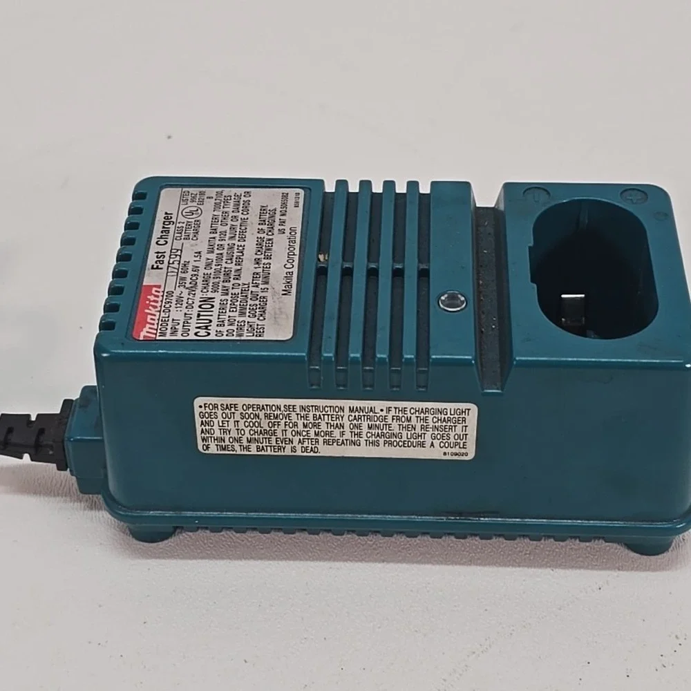Makita DC9700‎ Fast Charger 7.2V 9.6V 120V 35W Class 2 Battery Tool USA Blue